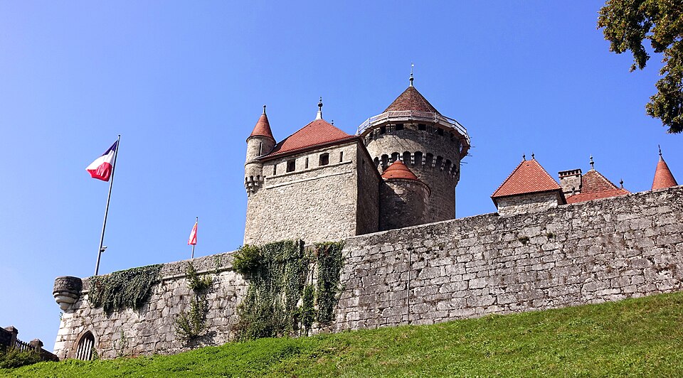 Le château de Montrottier à Lovagny, repère voisin du chemin des Châteaux ; la visite intérieure est distincte.
